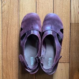 Duluth Trading Co. Womens 9.5 Leather SlipOn